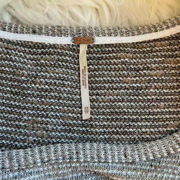 FREE PEOPLE DOUBLE BUBBLE TOP SILVER SCOOP NECK PUFF SLEEVE SWEATER XS - Picture 5 of 8